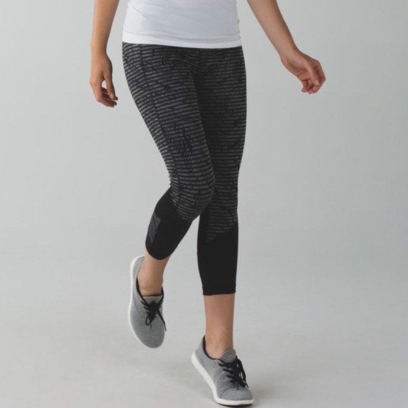 Lululemon Pace Rival Crop *Full-On Luxtreme Stripe Play Slate Black / Black - Picture 4 of 13